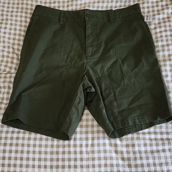 Old Navy Olive Green Slim Built-In Flex Rotation Chino Shorts -- 8-inch inseam - Picture 1 of 7
